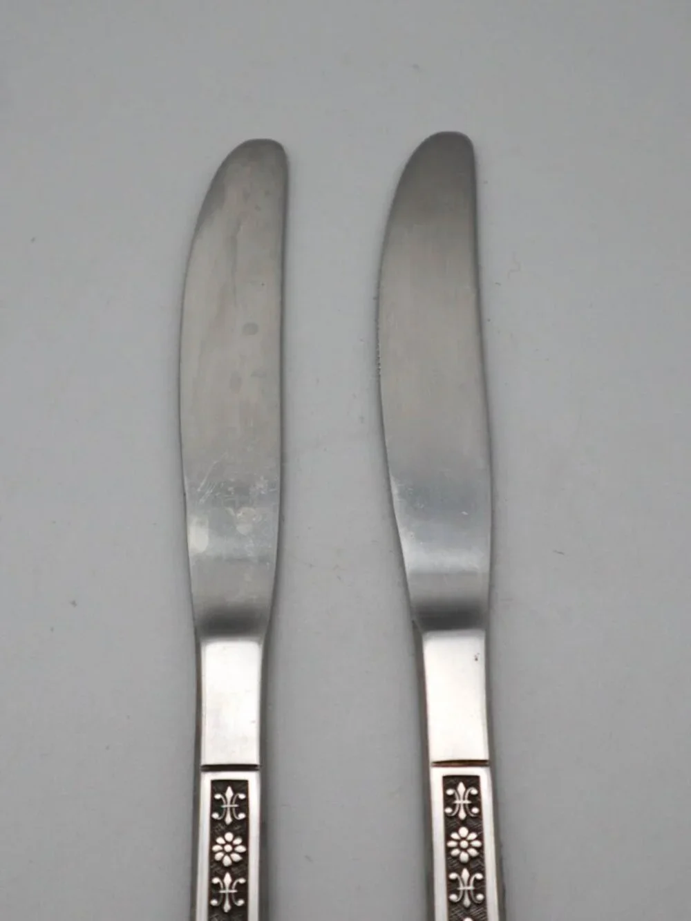 Interpur Florenz Stainless Steel Flatware Japan 2 Solid Dinner Knives Floral